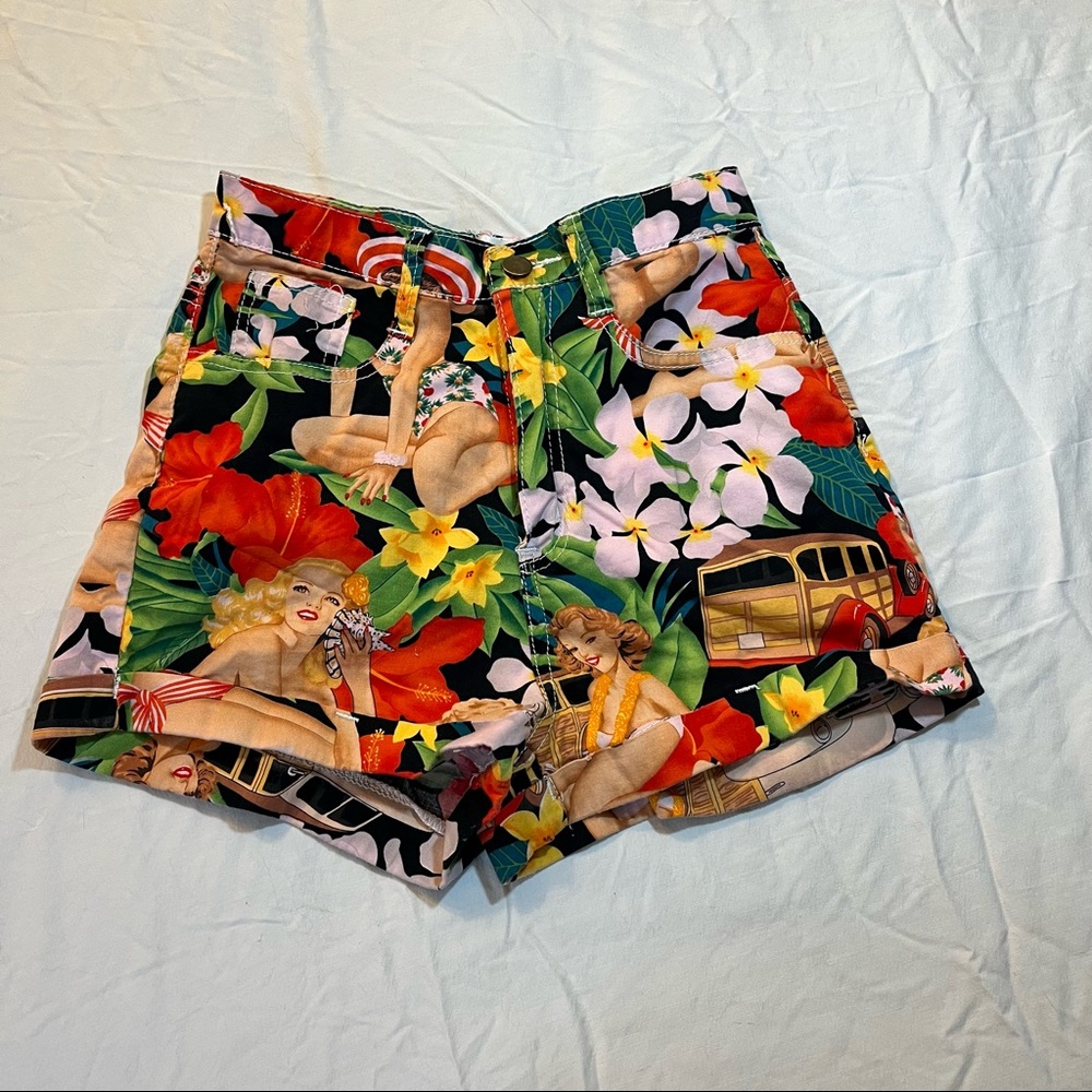 printed hawaiian shorts